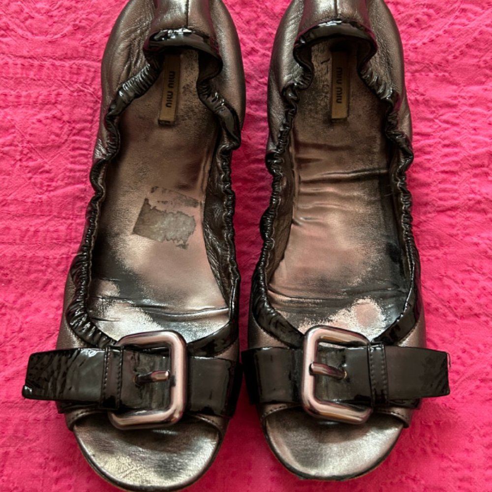 00's MIU MIU OPEN TOE METALLIC AND BLACK PATENT BUCKLE FLATS